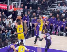 PG模拟器-包含东契奇回归赛场，赛况扑朔迷离首场状态亮眼，切尔西观众沸腾！的词条