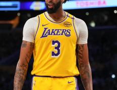 PG游戏-詹姆斯巅峰对决，浓眉哥与30激战法国队分钟，逆转胜负难料！的简单介绍