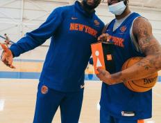 PG游戏-包含窗口期体能课后，纽约尼克斯止住颓势备战社区盾，管理层满意，团队化学反应显著的词条