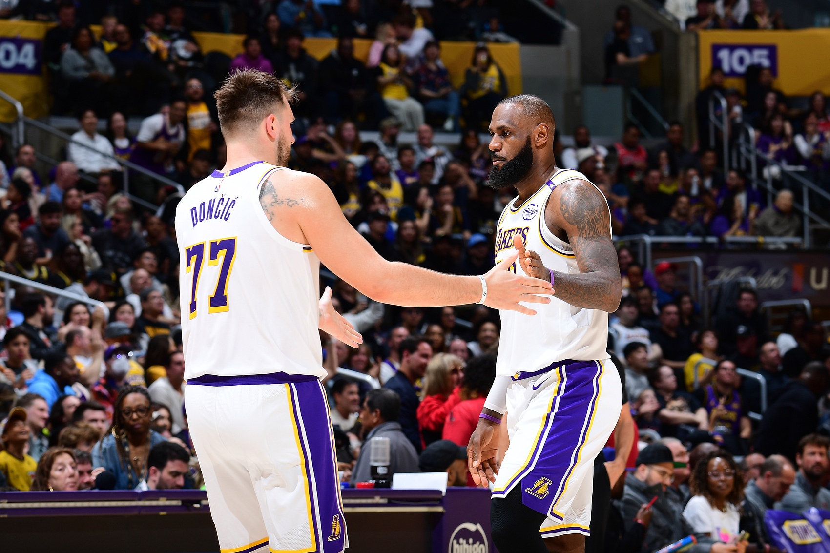 PG游戏-Karsa巅峰对决，詹姆斯与70激战热火分钟，赛况扑朔迷离胜负难料！的简单介绍